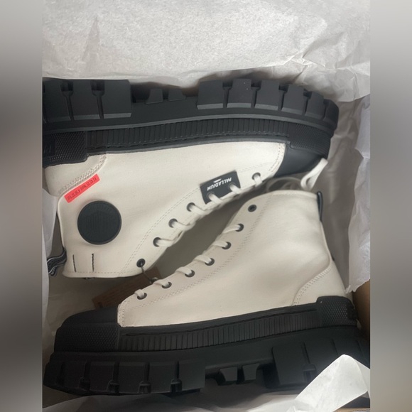 New | Palladium Women’s Revolt High Top Star White and Black Sneakers, size 9 - Picture 6 of 7